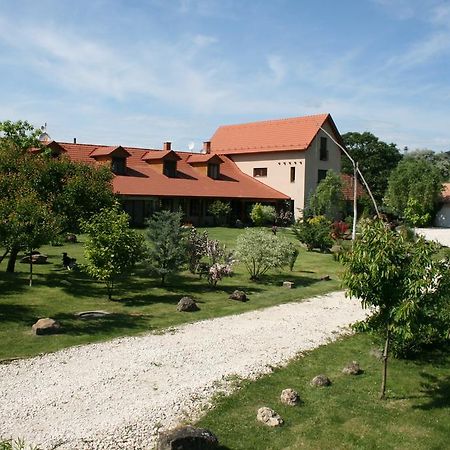 Malomdulo Farmhaz Guest House Pilisborosjeno Bagian luar foto