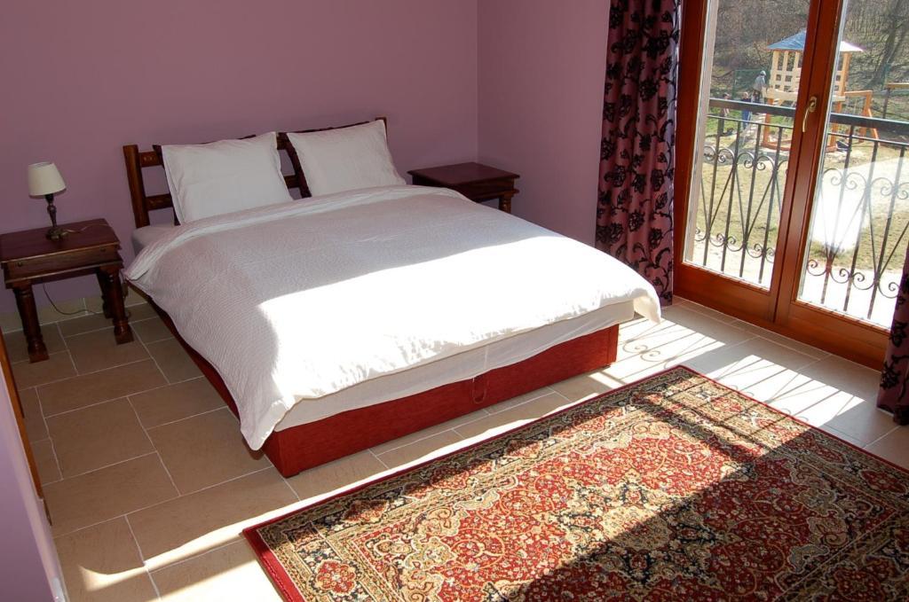 Malomdulo Farmhaz Guest House Pilisborosjeno Ruang foto