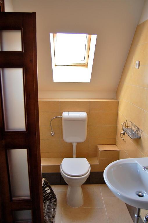 Malomdulo Farmhaz Guest House Pilisborosjeno Ruang foto
